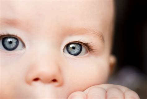 bebeklerde mavi göz rengi ne zaman kesinleşir